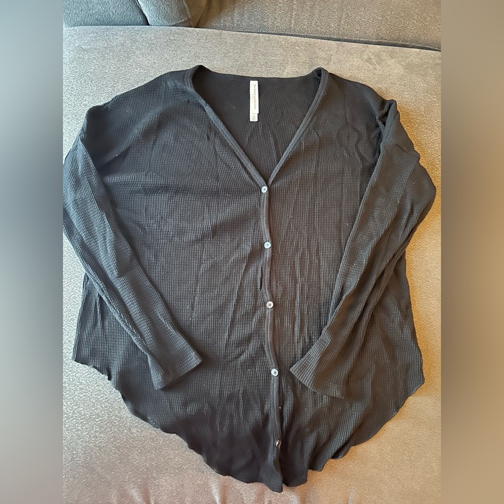 The Group Babaton (Aritzia) Black
Waffle Button Top